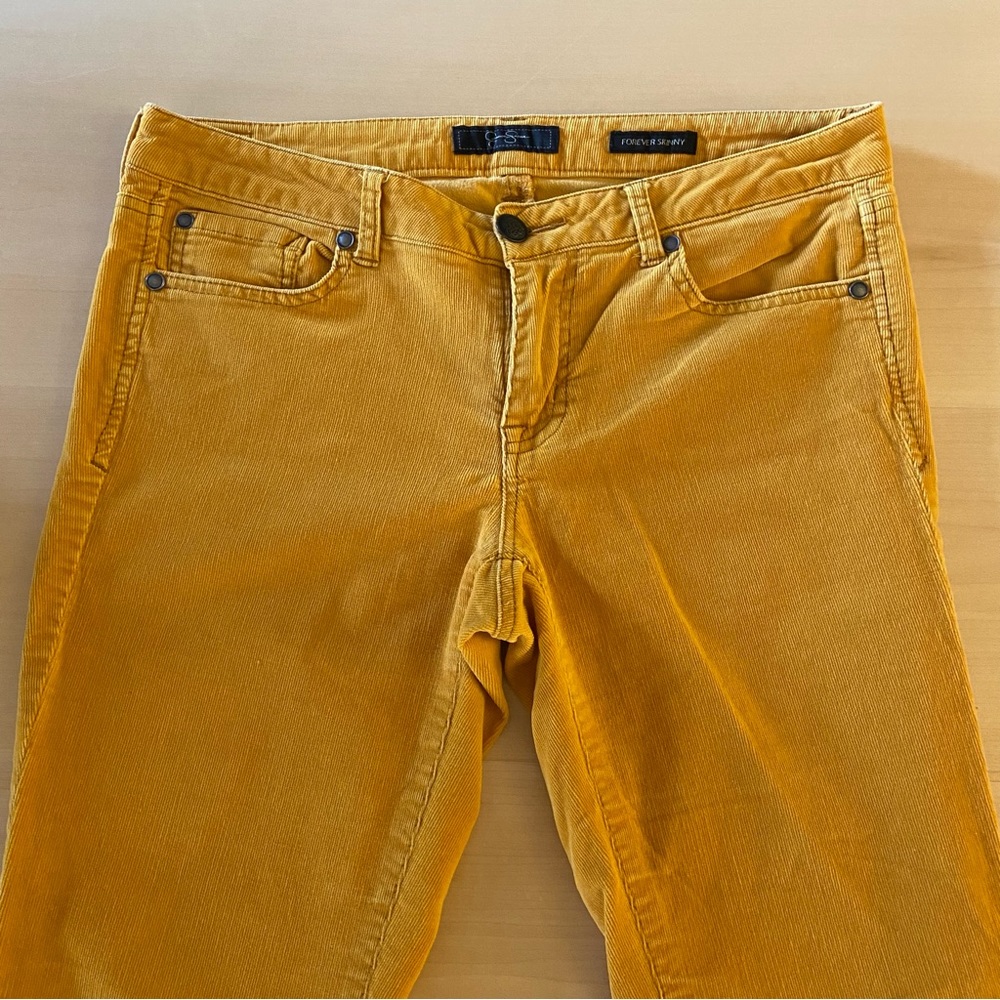 JESSICA SIMPSON cords. Golden yellow. Size 30. Circa 2000s. 98% cotton.